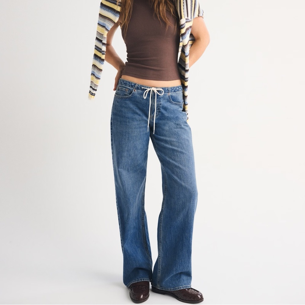 Abercrombie
Curve Love Linen-Blend Low Rise Ultra Loose Drawstring Jean
